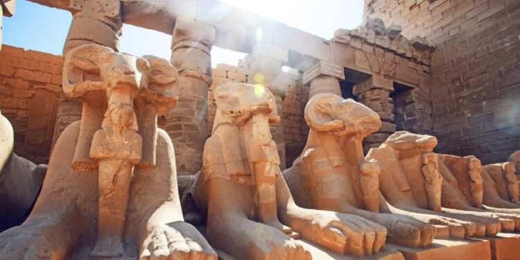 Egipto crea comité especial para recibir a quienes verán el eclipse total de Sol en agosto de 2027