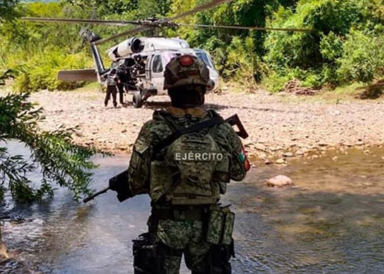 Decomisan más de 7.8 toneladas y 25 mil litros de precursores de drogas tras el desmantelamiento de tres laboratorios clandestinos en Guerrero