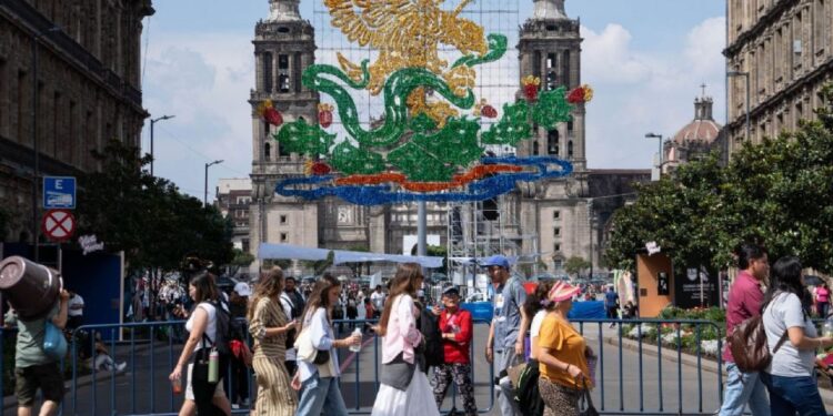 Implementan dispositivo de seguridad y cierran calles en el Centro de la CDMX previo al Grito de la Independencia