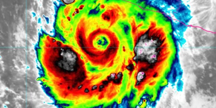 Habrá lluvias intensas en cuatro estados este miércoles y oleaje de hasta nueve metros de altura por el huracán «Polo»