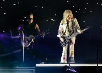Def Leppard reúne a generaciones en una noche de guitarras y nostalgia
