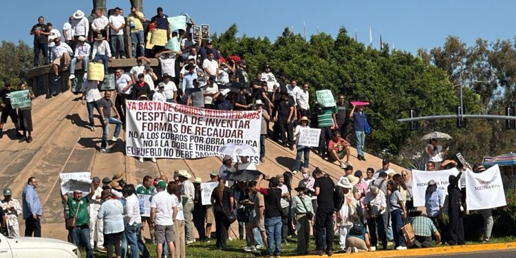 «Ya Estuvo»: Ciudadanos Marchan en Tijuana por Abuso de Cobro de Altos Impuestos, Extorsión e Inseguridad
