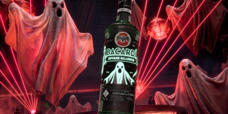 BACARDÍ vuelve a adueñarse de la noche de Halloween con una edición que brilla en la oscuridad