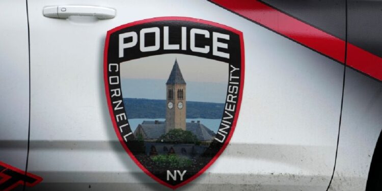 Estudiantes de Cornell exigen justicia tras denuncia por violación y grafitean edificio administrativo