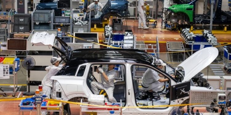 Cae 15% la producción de vehículos ligeros en México durante septiembre; exportaciones también van a la baja
