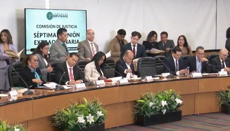 ‘Ley Antimemes’: aprueban en comisión reforma contra uso indebido de logotipos oficiales
