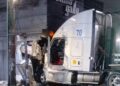 Conductor se queda dormido y choca pipa de agua contra panadería en Santa Bárbara, Iztapalapa